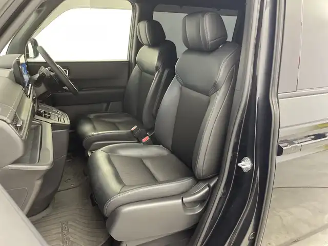 ホンダ ステップワゴン スパーダ eHEV 新潟県 2022(令4)年 6.1万km クリスタルブラックパール 純正メモリナビ/　フルセグTV/Bluetooth/CD/DVD/USB/HDMI/レーダークルーズコントロール/ブラインドスポットインフォメーション/衝突被害軽減ブレーキ/レーンキープアシスト/前後コーナーセンサー/パワーバックドア/ハーフレザーシート/前席シートヒーター/両側パワースライドドア/前後ドライブレコーダー/バックモニター/ビルトインETC/横滑り防止装置/LEDヘッドライト/オートマチックハイビーム/オートライト/パドルシフト/レザーステアリング/ステアリングスイッチ/禁煙車