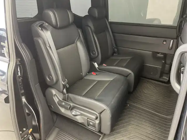 ホンダ ステップワゴン スパーダ eHEV 新潟県 2022(令4)年 6.1万km クリスタルブラックパール 純正メモリナビ/　フルセグTV/Bluetooth/CD/DVD/USB/HDMI/レーダークルーズコントロール/ブラインドスポットインフォメーション/衝突被害軽減ブレーキ/レーンキープアシスト/前後コーナーセンサー/パワーバックドア/ハーフレザーシート/前席シートヒーター/両側パワースライドドア/前後ドライブレコーダー/バックモニター/ビルトインETC/横滑り防止装置/LEDヘッドライト/オートマチックハイビーム/オートライト/パドルシフト/レザーステアリング/ステアリングスイッチ/禁煙車