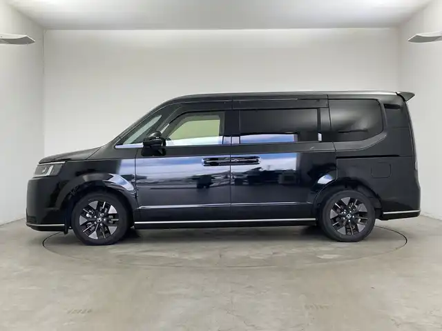 ホンダ ステップワゴン スパーダ eHEV 新潟県 2022(令4)年 6.1万km クリスタルブラックパール 純正メモリナビ/　フルセグTV/Bluetooth/CD/DVD/USB/HDMI/レーダークルーズコントロール/ブラインドスポットインフォメーション/衝突被害軽減ブレーキ/レーンキープアシスト/前後コーナーセンサー/パワーバックドア/ハーフレザーシート/前席シートヒーター/両側パワースライドドア/前後ドライブレコーダー/バックモニター/ビルトインETC/横滑り防止装置/LEDヘッドライト/オートマチックハイビーム/オートライト/パドルシフト/レザーステアリング/ステアリングスイッチ/禁煙車