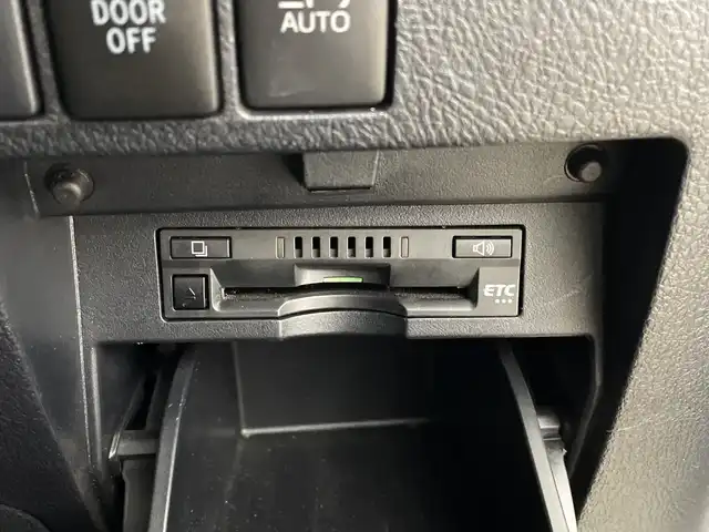 トヨタ アルファード S 鹿児島県 2018(平30)年 6.2万km ホワイトパールクリスタルシャイン 純正9インチSDナビ/(BT/CD/DVD/AM/FM/フルセグTV)/純正12型フリップダウンモニター/トヨタセーフティセンス/プリクラッシュセーフティ/レーンキープアシスト/レーダークルーズコントロール/オートマチックハイビーム/両側パワースライドドア/電動パーキングブレーキ/オートホールド/純正ビルトインETC/オットマンシート/3列シート/純正18インチアルミホイール/社外フロアマット/コーナーセンサー/純正LEDヘッドライト/保証書/取扱説明書