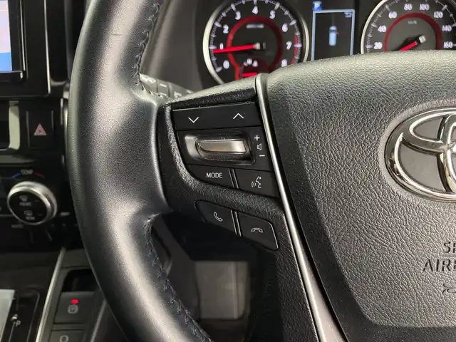 トヨタ アルファード S 鹿児島県 2018(平30)年 6.2万km ホワイトパールクリスタルシャイン 純正9インチSDナビ/(BT/CD/DVD/AM/FM/フルセグTV)/純正12型フリップダウンモニター/トヨタセーフティセンス/プリクラッシュセーフティ/レーンキープアシスト/レーダークルーズコントロール/オートマチックハイビーム/両側パワースライドドア/電動パーキングブレーキ/オートホールド/純正ビルトインETC/オットマンシート/3列シート/純正18インチアルミホイール/社外フロアマット/コーナーセンサー/純正LEDヘッドライト/保証書/取扱説明書