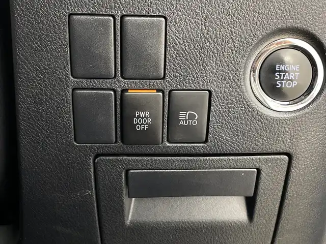 トヨタ アルファード S 鹿児島県 2018(平30)年 6.2万km ホワイトパールクリスタルシャイン 純正9インチSDナビ/(BT/CD/DVD/AM/FM/フルセグTV)/純正12型フリップダウンモニター/トヨタセーフティセンス/プリクラッシュセーフティ/レーンキープアシスト/レーダークルーズコントロール/オートマチックハイビーム/両側パワースライドドア/電動パーキングブレーキ/オートホールド/純正ビルトインETC/オットマンシート/3列シート/純正18インチアルミホイール/社外フロアマット/コーナーセンサー/純正LEDヘッドライト/保証書/取扱説明書