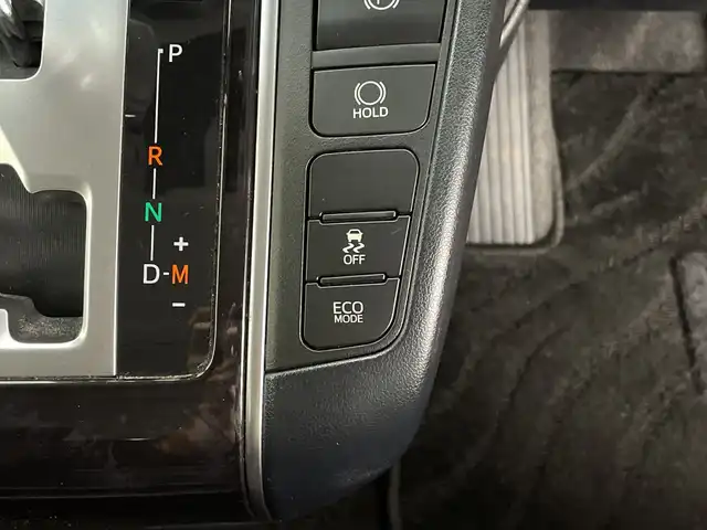 トヨタ アルファード S 鹿児島県 2018(平30)年 6.2万km ホワイトパールクリスタルシャイン 純正9インチSDナビ/(BT/CD/DVD/AM/FM/フルセグTV)/純正12型フリップダウンモニター/トヨタセーフティセンス/プリクラッシュセーフティ/レーンキープアシスト/レーダークルーズコントロール/オートマチックハイビーム/両側パワースライドドア/電動パーキングブレーキ/オートホールド/純正ビルトインETC/オットマンシート/3列シート/純正18インチアルミホイール/社外フロアマット/コーナーセンサー/純正LEDヘッドライト/保証書/取扱説明書