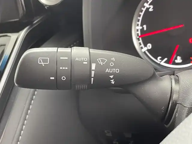 トヨタ ランドクルーザー GRスポーツ 福井県 2023(令5)年 1.9万km プレシャスホワイトパール ４WD/ディーゼル車/サンルーフ/純正１２．３インチT-Connectナビゲーションシステム/CD/DVD/microSD/Bluetooth/フルセグTV/AppleCarPlay/AndroidAuto/USB/AM/FM/JBLプレミアムサウンドシステム/パノラミックビューモニター/Toyota Safety Sense/・プリクラッシュセーフティ/・レーントレーシングアシスト/・ドライバー異常時対応システム/・レーダークルーズコントロール（追従機能付）/・ロードサインアシスト/・アダプティブハイビームシステム/先行車発進告知機能/ブラインドスポットモニター/パワーバックドア/ビルトインETC2.0/プッシュスタート/スペアキー/革巻きステアリング/ステアリングヒーター/ステアリングヒーター/ステアリングチルド機構/革巻きシフトノブ&シフトレバーブーツ/ウィンカー/電動格納式ミラー/ルーフレール（ブラック）/純正１８インチアルミホイール（マットグレー塗装）