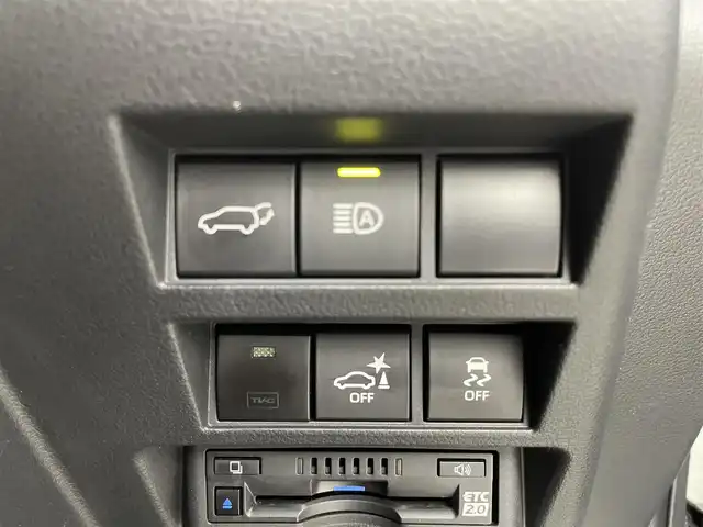 トヨタ ランドクルーザー GRスポーツ 福井県 2023(令5)年 1.9万km プレシャスホワイトパール ４WD/ディーゼル車/サンルーフ/純正１２．３インチT-Connectナビゲーションシステム/CD/DVD/microSD/Bluetooth/フルセグTV/AppleCarPlay/AndroidAuto/USB/AM/FM/JBLプレミアムサウンドシステム/パノラミックビューモニター/Toyota Safety Sense/・プリクラッシュセーフティ/・レーントレーシングアシスト/・ドライバー異常時対応システム/・レーダークルーズコントロール（追従機能付）/・ロードサインアシスト/・アダプティブハイビームシステム/先行車発進告知機能/ブラインドスポットモニター/パワーバックドア/ビルトインETC2.0/プッシュスタート/スペアキー/革巻きステアリング/ステアリングヒーター/ステアリングヒーター/ステアリングチルド機構/革巻きシフトノブ&シフトレバーブーツ/ウィンカー/電動格納式ミラー/ルーフレール（ブラック）/純正１８インチアルミホイール（マットグレー塗装）