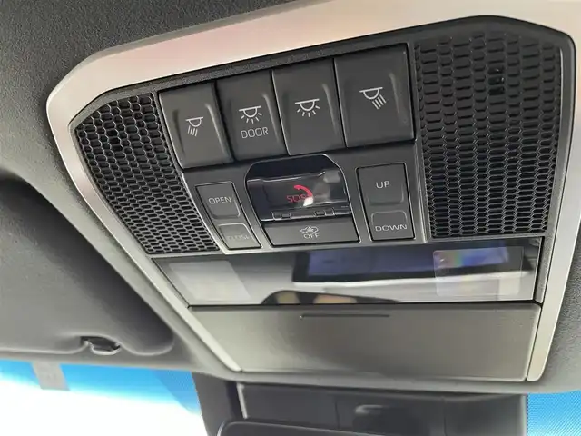 トヨタ ランドクルーザー GRスポーツ 福井県 2023(令5)年 1.9万km プレシャスホワイトパール ４WD/ディーゼル車/サンルーフ/純正１２．３インチT-Connectナビゲーションシステム/CD/DVD/microSD/Bluetooth/フルセグTV/AppleCarPlay/AndroidAuto/USB/AM/FM/JBLプレミアムサウンドシステム/パノラミックビューモニター/Toyota Safety Sense/・プリクラッシュセーフティ/・レーントレーシングアシスト/・ドライバー異常時対応システム/・レーダークルーズコントロール（追従機能付）/・ロードサインアシスト/・アダプティブハイビームシステム/先行車発進告知機能/ブラインドスポットモニター/パワーバックドア/ビルトインETC2.0/プッシュスタート/スペアキー/革巻きステアリング/ステアリングヒーター/ステアリングヒーター/ステアリングチルド機構/革巻きシフトノブ&シフトレバーブーツ/ウィンカー/電動格納式ミラー/ルーフレール（ブラック）/純正１８インチアルミホイール（マットグレー塗装）