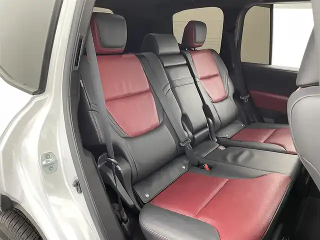 トヨタ ランドクルーザー GRスポーツ 福井県 2023(令5)年 1.9万km プレシャスホワイトパール ４WD/ディーゼル車/サンルーフ/純正１２．３インチT-Connectナビゲーションシステム/CD/DVD/microSD/Bluetooth/フルセグTV/AppleCarPlay/AndroidAuto/USB/AM/FM/JBLプレミアムサウンドシステム/パノラミックビューモニター/Toyota Safety Sense/・プリクラッシュセーフティ/・レーントレーシングアシスト/・ドライバー異常時対応システム/・レーダークルーズコントロール（追従機能付）/・ロードサインアシスト/・アダプティブハイビームシステム/先行車発進告知機能/ブラインドスポットモニター/パワーバックドア/ビルトインETC2.0/プッシュスタート/スペアキー/革巻きステアリング/ステアリングヒーター/ステアリングヒーター/ステアリングチルド機構/革巻きシフトノブ&シフトレバーブーツ/ウィンカー/電動格納式ミラー/ルーフレール（ブラック）/純正１８インチアルミホイール（マットグレー塗装）