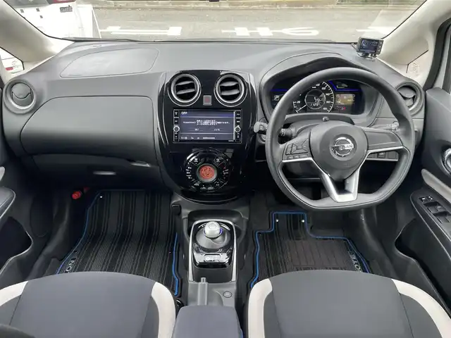 日産 ノート e－パワー X Vセレクション 神奈川県 2020(令2)年 1万km ブリリアントホワイトパール ワンオーナー/インテリジェントエマージェンシーブレーキ/フロント/バックソナー/LEDヘッドライト/オートライト/純正ディーラーナビ/CD/DVD/Bluetooth/地デジ/アラウンドビューモニター/インテリジェントルームミラー/ETC車載器/ドライブレコーダー/社外レーダー/スマートキー