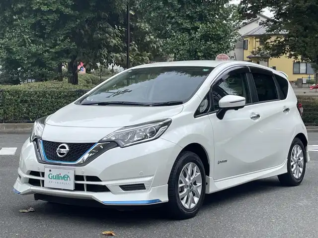 日産 ノート e－パワー X Vセレクション 神奈川県 2020(令2)年 1万km ブリリアントホワイトパール ワンオーナー/インテリジェントエマージェンシーブレーキ/フロント/バックソナー/LEDヘッドライト/オートライト/純正ディーラーナビ/CD/DVD/Bluetooth/地デジ/アラウンドビューモニター/インテリジェントルームミラー/ETC車載器/ドライブレコーダー/社外レーダー/スマートキー
