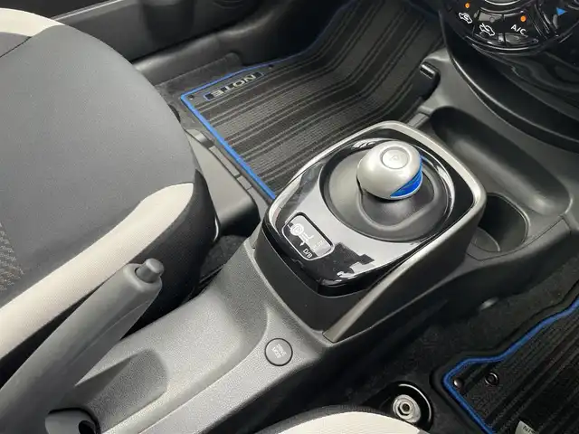 日産 ノート e－パワー X Vセレクション 神奈川県 2020(令2)年 1万km ブリリアントホワイトパール ワンオーナー/インテリジェントエマージェンシーブレーキ/フロント/バックソナー/LEDヘッドライト/オートライト/純正ディーラーナビ/CD/DVD/Bluetooth/地デジ/アラウンドビューモニター/インテリジェントルームミラー/ETC車載器/ドライブレコーダー/社外レーダー/スマートキー