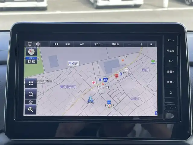 三菱 デリカミニ T プレミアム 群馬県 2024(令6)年 0.2万km ベージュ ワンオ－ナー/純正9型SDナビ【MM223D-LM】/　AM/FM/SD/BTオーディオ/フルセグTV/全方位カメラ/e-アシスト/・衝突軽減ブレーキ/・踏み間違い衝突防止アシスト/・前方衝突予測警報/マイパイロット/・レーダークルーズコントロール/・車線維持支援機能/デジタルルームミラー/前席シートヒーター/ステアリングヒーター/両側パワースライドドア/純正LEDヘッドライト/純正ゴムマット/社外15インチOPEN COUNTRYタイヤ/取扱説明書/保証書/スペアキー1本