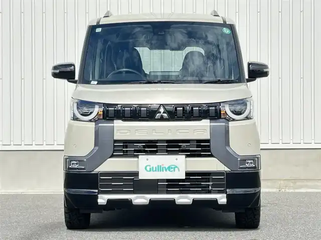 三菱 デリカミニ T プレミアム 群馬県 2024(令6)年 0.2万km ベージュ ワンオ－ナー/純正9型SDナビ【MM223D-LM】/　AM/FM/SD/BTオーディオ/フルセグTV/全方位カメラ/e-アシスト/・衝突軽減ブレーキ/・踏み間違い衝突防止アシスト/・前方衝突予測警報/マイパイロット/・レーダークルーズコントロール/・車線維持支援機能/デジタルルームミラー/前席シートヒーター/ステアリングヒーター/両側パワースライドドア/純正LEDヘッドライト/純正ゴムマット/社外15インチOPEN COUNTRYタイヤ/取扱説明書/保証書/スペアキー1本