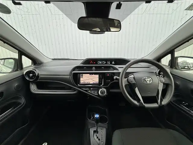 トヨタ アクア S スタイルブラック 滋賀県 2016(平28)年 4.8万km ライムホワイトパールクリスタルシャイン 純正ナビ/CD/DVD/Bluetooth/フルセグTV/バックカメラ/ETC/プリクラッシュセーフティ/レーンディパーチャーアラート/オートライト/オートマチックハイビーム/LEDヘッドライト/タナベZT40車高調/BBSアルミホイール/アイドリングストップ/ドアバイザー/プッシュスタート