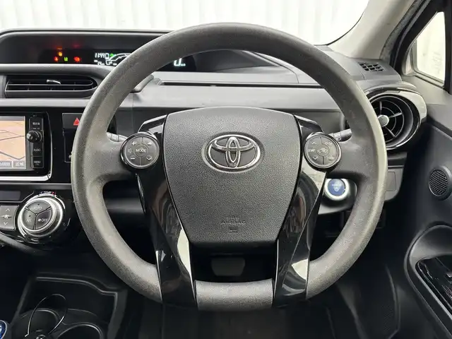 トヨタ アクア S スタイルブラック 滋賀県 2016(平28)年 4.8万km ライムホワイトパールクリスタルシャイン 純正ナビ/CD/DVD/Bluetooth/フルセグTV/バックカメラ/ETC/プリクラッシュセーフティ/レーンディパーチャーアラート/オートライト/オートマチックハイビーム/LEDヘッドライト/タナベZT40車高調/BBSアルミホイール/アイドリングストップ/ドアバイザー/プッシュスタート