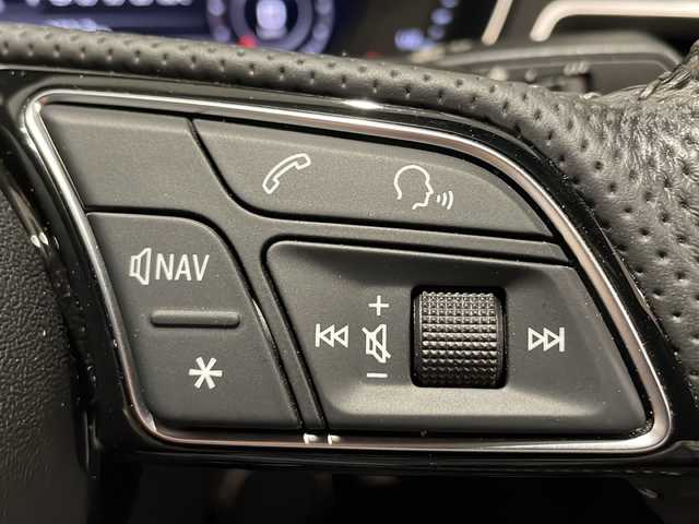 アウディ Ａ４ 2.0 TFSI クワトロ スポーツ Sライン PKG 新潟県 2018(平30)年 1.7万km グレイシアホワイトメタリック ワンオーナー/オプション/サンルーフ/アシスタンスパッケージ/-アウディプレセンスリヤ/-アウディサイドアシスト/-パークアシスト/-サラウンドビューカメラ/-サイドエアバッグ (リヤ)/バーチャルコックピット/マトリクスLEDヘッドライト/プライバシーガラス/S line パッケージ/-S line バンパー/-ドアシルトリム S lineロゴ/-S lineエクステリアロゴ/-ヘッドライニング ブラック/-デコラティブパネル マットブラッシュトアルミニウム/-アルミホイール 5ツインスポークスターデザイン 8J×18/-スポーツサスペンション/-スプリントクロス/レザー S lineロゴ/-スポーツシート（フロント）/-シートヒーター（フロント）/-LEDヘッドライト/-LEDリヤコンビネーションライト/-LEDインテリアライティング/主要装備/コンビニエンスパッケージ/・アウディパーキングシステム/・リヤビューカメラ/・アドバンストキーシステム/アクティブレーンアシスト/アダプティブクルーズコントロール/純正MMIナビ/(CD/DVD/Bluetooth/USB/フルセグTV)/ETC2.0/ドライブレコーダー/パワーシート/スペアキー
