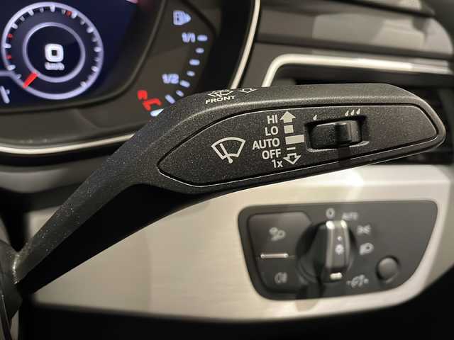アウディ Ａ４ 2.0 TFSI クワトロ スポーツ Sライン PKG 新潟県 2018(平30)年 1.7万km グレイシアホワイトメタリック ワンオーナー/オプション/サンルーフ/アシスタンスパッケージ/-アウディプレセンスリヤ/-アウディサイドアシスト/-パークアシスト/-サラウンドビューカメラ/-サイドエアバッグ (リヤ)/バーチャルコックピット/マトリクスLEDヘッドライト/プライバシーガラス/S line パッケージ/-S line バンパー/-ドアシルトリム S lineロゴ/-S lineエクステリアロゴ/-ヘッドライニング ブラック/-デコラティブパネル マットブラッシュトアルミニウム/-アルミホイール 5ツインスポークスターデザイン 8J×18/-スポーツサスペンション/-スプリントクロス/レザー S lineロゴ/-スポーツシート（フロント）/-シートヒーター（フロント）/-LEDヘッドライト/-LEDリヤコンビネーションライト/-LEDインテリアライティング/主要装備/コンビニエンスパッケージ/・アウディパーキングシステム/・リヤビューカメラ/・アドバンストキーシステム/アクティブレーンアシスト/アダプティブクルーズコントロール/純正MMIナビ/(CD/DVD/Bluetooth/USB/フルセグTV)/ETC2.0/ドライブレコーダー/パワーシート/スペアキー