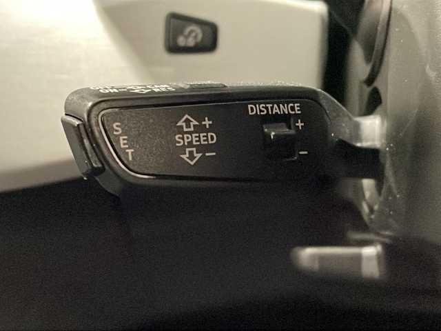 アウディ Ａ４ 2.0 TFSI クワトロ スポーツ Sライン PKG 新潟県 2018(平30)年 1.7万km グレイシアホワイトメタリック ワンオーナー/オプション/サンルーフ/アシスタンスパッケージ/-アウディプレセンスリヤ/-アウディサイドアシスト/-パークアシスト/-サラウンドビューカメラ/-サイドエアバッグ (リヤ)/バーチャルコックピット/マトリクスLEDヘッドライト/プライバシーガラス/S line パッケージ/-S line バンパー/-ドアシルトリム S lineロゴ/-S lineエクステリアロゴ/-ヘッドライニング ブラック/-デコラティブパネル マットブラッシュトアルミニウム/-アルミホイール 5ツインスポークスターデザイン 8J×18/-スポーツサスペンション/-スプリントクロス/レザー S lineロゴ/-スポーツシート（フロント）/-シートヒーター（フロント）/-LEDヘッドライト/-LEDリヤコンビネーションライト/-LEDインテリアライティング/主要装備/コンビニエンスパッケージ/・アウディパーキングシステム/・リヤビューカメラ/・アドバンストキーシステム/アクティブレーンアシスト/アダプティブクルーズコントロール/純正MMIナビ/(CD/DVD/Bluetooth/USB/フルセグTV)/ETC2.0/ドライブレコーダー/パワーシート/スペアキー