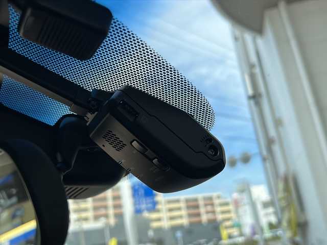 ホンダ フリード G ブラックスタイル 静岡県 2022(令4)年 1.5万km トワイライトミストブラックパール 純正メモリナビ/・CD/・DVD/・フルセグＴＶ/・Bluetooth/・USB/・HDMI/・AM/・FM/主要装備/・両側パワスラ/・衝突軽減/・レーンキープ/・追従クルコン/・コーナーセンサー後/・バックカメラ/・ドラレコ前後/・ビルトインＥＴＣ/・シートヒーター/・LEDヘッドライト/・アクティブコーナリングライト/・ステリモ/・スマートキー/・プッシュスタート/・純正フロアマット/・純正アルミホイール