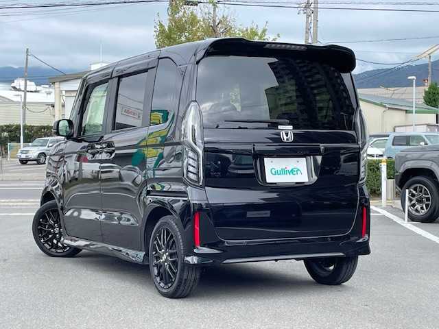 ホンダ Ｎ ＢＯＸ カスタム L ターボ 長野県 2023(令5)年 2.9万km クリスタルブラックパール 純正９型メモリナビ(AM/FM/TV/Bluetooth/DVD)/ターボ過給機/バックカメラ/純正15インチAW/Bluetooth/フルセグTV/ETC/前後ドライブレコーダー/両側電動スライドドア/ハーフレザーシート/前席シートヒーター/後方コーナーセンサー/アダプティブクルーズコントロール/プリクラッシュセーフティ/レーンキープアシスト/レーン逸脱警報装置/空気清浄/ＵＳＢ入力端子/ウィンカーミラー/パドルシフト/ＭＴモード付ＡＴ/革巻きステアリング/ステアリングスイッチ/純正エアロパーツ/純正フロアマット/純正ＬＥＤライト/フォグランプ/オートライト/アダプティブハイビームシステム/エアバック(Ｗ＋サイド＋カーテン)/プッシュスタート/オートエアコン/アイドリングストップ/スマートキー