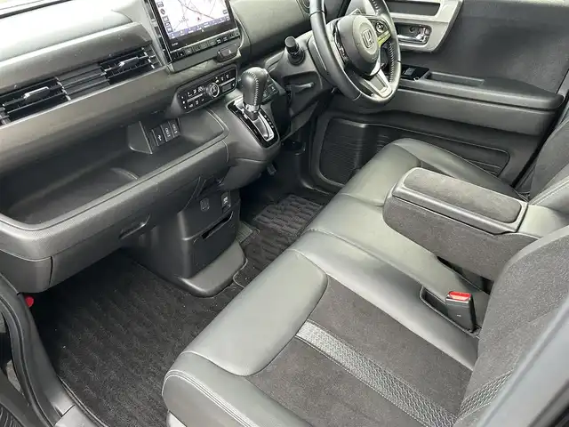 ホンダ Ｎ ＢＯＸ カスタム L ターボ 長野県 2023(令5)年 2.9万km クリスタルブラックパール 純正９型メモリナビ(AM/FM/TV/Bluetooth/DVD)/ターボ過給機/バックカメラ/純正15インチAW/Bluetooth/フルセグTV/ETC/前後ドライブレコーダー/両側電動スライドドア/ハーフレザーシート/前席シートヒーター/後方コーナーセンサー/アダプティブクルーズコントロール/プリクラッシュセーフティ/レーンキープアシスト/レーン逸脱警報装置/空気清浄/ＵＳＢ入力端子/ウィンカーミラー/パドルシフト/ＭＴモード付ＡＴ/革巻きステアリング/ステアリングスイッチ/純正エアロパーツ/純正フロアマット/純正ＬＥＤライト/フォグランプ/オートライト/アダプティブハイビームシステム/エアバック(Ｗ＋サイド＋カーテン)/プッシュスタート/オートエアコン/アイドリングストップ/スマートキー