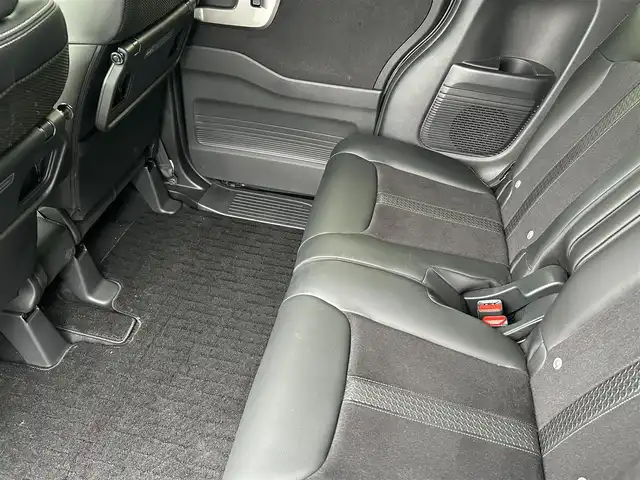 ホンダ Ｎ ＢＯＸ カスタム L ターボ 長野県 2023(令5)年 2.9万km クリスタルブラックパール 純正９型メモリナビ(AM/FM/TV/Bluetooth/DVD)/ターボ過給機/バックカメラ/純正15インチAW/Bluetooth/フルセグTV/ETC/前後ドライブレコーダー/両側電動スライドドア/ハーフレザーシート/前席シートヒーター/後方コーナーセンサー/アダプティブクルーズコントロール/プリクラッシュセーフティ/レーンキープアシスト/レーン逸脱警報装置/空気清浄/ＵＳＢ入力端子/ウィンカーミラー/パドルシフト/ＭＴモード付ＡＴ/革巻きステアリング/ステアリングスイッチ/純正エアロパーツ/純正フロアマット/純正ＬＥＤライト/フォグランプ/オートライト/アダプティブハイビームシステム/エアバック(Ｗ＋サイド＋カーテン)/プッシュスタート/オートエアコン/アイドリングストップ/スマートキー
