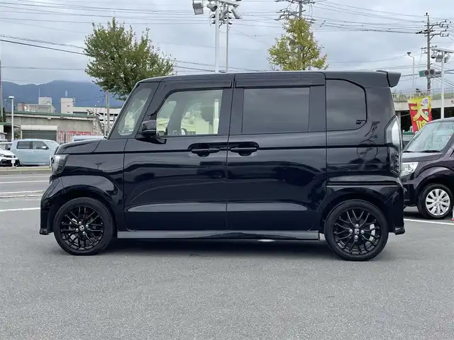 ホンダ Ｎ ＢＯＸ カスタム L ターボ 長野県 2023(令5)年 2.9万km クリスタルブラックパール 純正９型メモリナビ(AM/FM/TV/Bluetooth/DVD)/ターボ過給機/バックカメラ/純正15インチAW/Bluetooth/フルセグTV/ETC/前後ドライブレコーダー/両側電動スライドドア/ハーフレザーシート/前席シートヒーター/後方コーナーセンサー/アダプティブクルーズコントロール/プリクラッシュセーフティ/レーンキープアシスト/レーン逸脱警報装置/空気清浄/ＵＳＢ入力端子/ウィンカーミラー/パドルシフト/ＭＴモード付ＡＴ/革巻きステアリング/ステアリングスイッチ/純正エアロパーツ/純正フロアマット/純正ＬＥＤライト/フォグランプ/オートライト/アダプティブハイビームシステム/エアバック(Ｗ＋サイド＋カーテン)/プッシュスタート/オートエアコン/アイドリングストップ/スマートキー