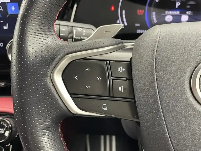 レクサス ＮＸ 350h Fスポーツ 埼玉県 2023(令5)年 2.6万km ホワイトノーヴァガラスフレーク サンルーフ　メーカーナビ　パノラミックビューモニター　ＢＳＭ　ＨＵＤ　赤レザー　三眼ＬＥＤ　レーダークルーズコントロール　デジタルインナーミラー　ビルトインＥＴＣ２．０　前後ドライブレコーダー　地デジ