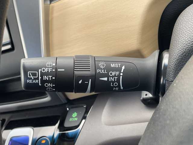 ホンダ フリード ハイブリット G ホンダセンシング 愛知県 2018(平30)年 4万km ルナシルバーM ホンダセンシング/純正ナビ/両側パワースライドドア/レーダークルーズコントロール/バックカメラ/LEDヘッドライト/ドライブレコーダー/ETC/衝突軽減システム/フルセグ/CD DVD/Bluetooth/ステアリングスイッチ/スマートキー/プッシュスタート