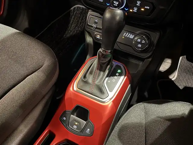 クライスラー・ジープ レネゲード トレイルホーク 4xe 道央・札幌 2020(令2)年 2.6万km ブラック Uconnectナビ/フルセグTV/バックカメラ/パークセンス/クルーズコントロール/レーンセンス/ブラインドスポットモニター/前面衝突警告/セレクテレインシステム/LEDヘッドライト