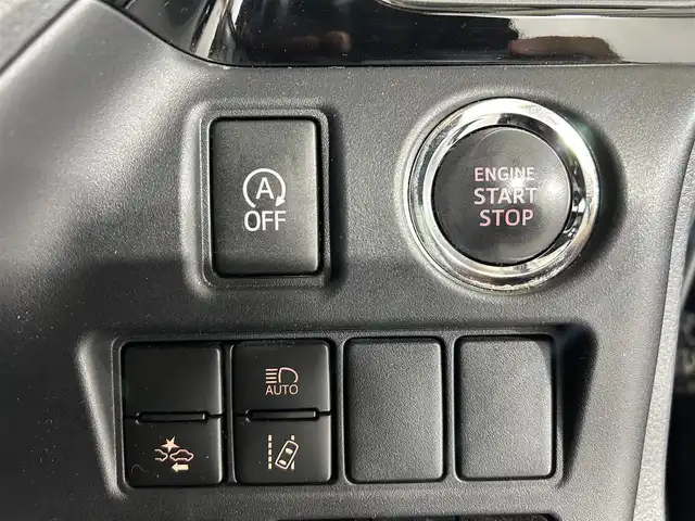 トヨタ ヴォクシー ZS 煌 佐賀県 2018(平30)年 8.6万km ブラック アルパイン製11インチナビ/フルセグTV/CD/DVD/Bluetooth/バックカメラ　/衝突被害軽減システム/オートライト/オートマチックハイビーム/LEDヘッドライト/LEDフォグライト/前後ドライブレコーダ/ビルトインETC/横滑り防止装置/両側パワースライドドア/後席サンシェード/助手席側シートバックテーブル/ISOFIX対応シート/ダブルエアコン/純正フロアマット/純正16インチアルミホイール/スマートキー/スペアキー×１/プッシュスタート