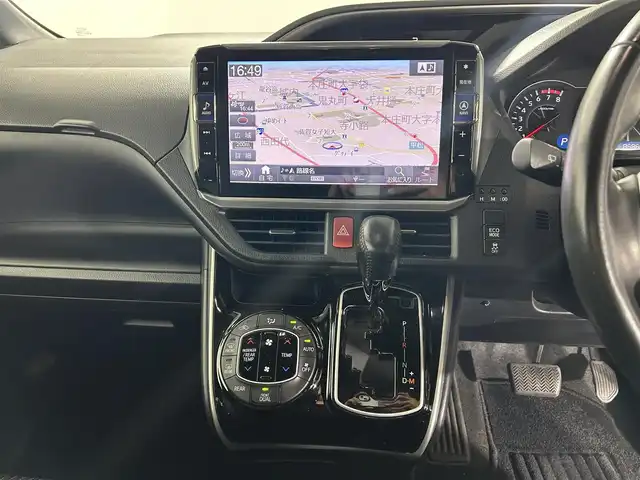 トヨタ ヴォクシー ZS 煌 佐賀県 2018(平30)年 8.6万km ブラック アルパイン製11インチナビ/フルセグTV/CD/DVD/Bluetooth/バックカメラ　/衝突被害軽減システム/オートライト/オートマチックハイビーム/LEDヘッドライト/LEDフォグライト/前後ドライブレコーダ/ビルトインETC/横滑り防止装置/両側パワースライドドア/後席サンシェード/助手席側シートバックテーブル/ISOFIX対応シート/ダブルエアコン/純正フロアマット/純正16インチアルミホイール/スマートキー/スペアキー×１/プッシュスタート