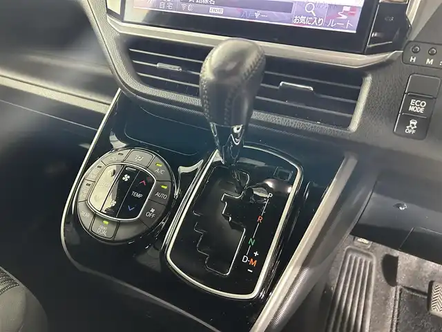 トヨタ ヴォクシー ZS 煌 佐賀県 2018(平30)年 8.6万km ブラック アルパイン製11インチナビ/フルセグTV/CD/DVD/Bluetooth/バックカメラ　/衝突被害軽減システム/オートライト/オートマチックハイビーム/LEDヘッドライト/LEDフォグライト/前後ドライブレコーダ/ビルトインETC/横滑り防止装置/両側パワースライドドア/後席サンシェード/助手席側シートバックテーブル/ISOFIX対応シート/ダブルエアコン/純正フロアマット/純正16インチアルミホイール/スマートキー/スペアキー×１/プッシュスタート