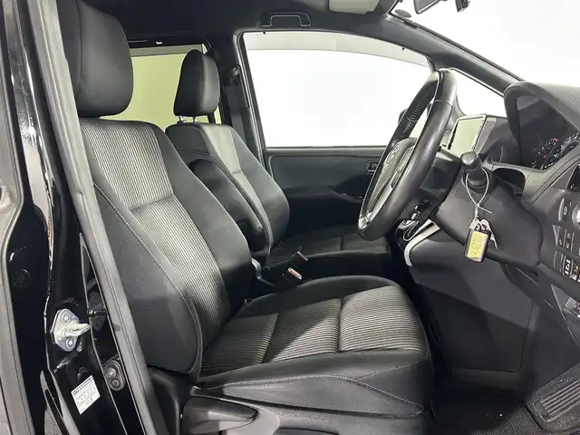 トヨタ ヴォクシー ZS 煌 佐賀県 2018(平30)年 8.6万km ブラック アルパイン製11インチナビ/フルセグTV/CD/DVD/Bluetooth/バックカメラ　/衝突被害軽減システム/オートライト/オートマチックハイビーム/LEDヘッドライト/LEDフォグライト/前後ドライブレコーダ/ビルトインETC/横滑り防止装置/両側パワースライドドア/後席サンシェード/助手席側シートバックテーブル/ISOFIX対応シート/ダブルエアコン/純正フロアマット/純正16インチアルミホイール/スマートキー/スペアキー×１/プッシュスタート