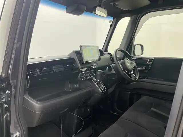 ホンダ Ｎ ＢＯＸ カスタム L 岡山県 2022(令4)年 2.1万km メテオロイドグレーメタリック 9インチフローティングナビ/（MDV-M909HDF）/・FM/AM/Bluetooth/フルセグ/CD/DVD/HDMI/バックカメラ/・フロントカメラ/シートヒーター/片側パワースライドドア/ホンダセンシング/・衝突軽減ブレーキ/・車線逸脱警報/・アダプティブクルーズコントロール/・オートハイビーム/・バックソナー/純正フロアマット/LEDヘッドライト/純正アルミ/後席サンシェード/シートバックテーブル/新車保証書/取扱説明書/スペアキー×１