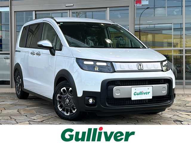 ホンダ フリード ハイブリット e:HEV クロスター 静岡県 2025(令7)年 0.1千km プラチナホワイトパール 純正ナビ/AM/FM/フルセグTV/Apple Carplay/Andoroid Auto/ipod/USB/Bluetooth/主要装備　/・両側パワースライドドア　/・コーナーセンサー　/・ＢＳＭ　/・シートヒーター　/・バックカメラ　/・レーダークルーズコントロール　/・スマートキー　/・ハーフレザーシート　/・スペアキー　/・レーンキープ　/・ＳＯＳコール/・LEDヘッドライト/・横滑り防止装置/・衝突軽減システム/・ウォークスルー/・3列シート/・オートライト/・プッシュスタート/・純正アルミホイール