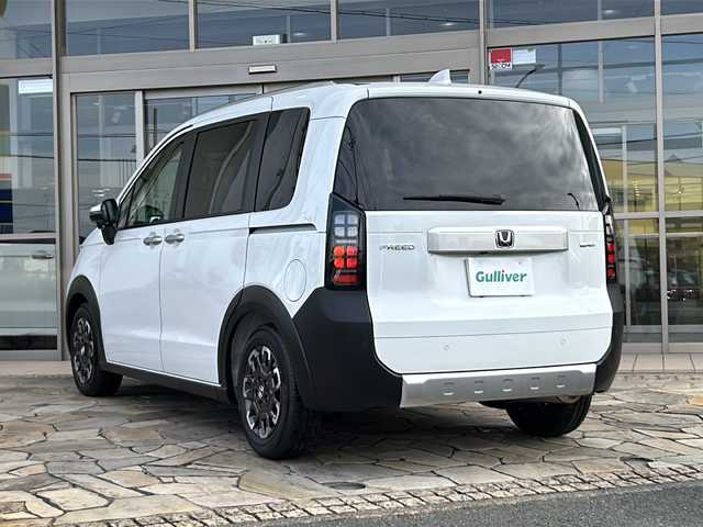 ホンダ フリード ハイブリット e:HEV クロスター 静岡県 2025(令7)年 0.1千km プラチナホワイトパール 純正ナビ/AM/FM/フルセグTV/Apple Carplay/Andoroid Auto/ipod/USB/Bluetooth/主要装備　/・両側パワースライドドア　/・コーナーセンサー　/・ＢＳＭ　/・シートヒーター　/・バックカメラ　/・レーダークルーズコントロール　/・スマートキー　/・ハーフレザーシート　/・スペアキー　/・レーンキープ　/・ＳＯＳコール/・LEDヘッドライト/・横滑り防止装置/・衝突軽減システム/・ウォークスルー/・3列シート/・オートライト/・プッシュスタート/・純正アルミホイール