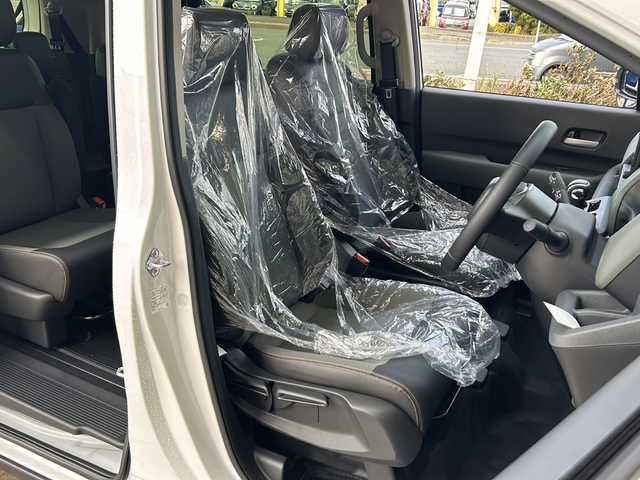 ホンダ フリード ハイブリット e:HEV クロスター 静岡県 2025(令7)年 0.1千km プラチナホワイトパール 純正ナビ/AM/FM/フルセグTV/Apple Carplay/Andoroid Auto/ipod/USB/Bluetooth/主要装備　/・両側パワースライドドア　/・コーナーセンサー　/・ＢＳＭ　/・シートヒーター　/・バックカメラ　/・レーダークルーズコントロール　/・スマートキー　/・ハーフレザーシート　/・スペアキー　/・レーンキープ　/・ＳＯＳコール/・LEDヘッドライト/・横滑り防止装置/・衝突軽減システム/・ウォークスルー/・3列シート/・オートライト/・プッシュスタート/・純正アルミホイール