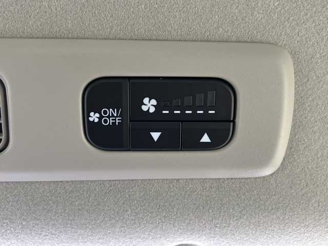 ホンダ フリード ハイブリット e:HEV クロスター 静岡県 2025(令7)年 0.1千km プラチナホワイトパール 純正ナビ/AM/FM/フルセグTV/Apple Carplay/Andoroid Auto/ipod/USB/Bluetooth/主要装備　/・両側パワースライドドア　/・コーナーセンサー　/・ＢＳＭ　/・シートヒーター　/・バックカメラ　/・レーダークルーズコントロール　/・スマートキー　/・ハーフレザーシート　/・スペアキー　/・レーンキープ　/・ＳＯＳコール/・LEDヘッドライト/・横滑り防止装置/・衝突軽減システム/・ウォークスルー/・3列シート/・オートライト/・プッシュスタート/・純正アルミホイール