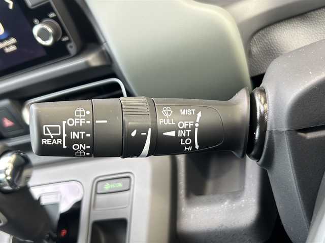 ホンダ フリード ハイブリット e:HEV クロスター 静岡県 2025(令7)年 0.1千km プラチナホワイトパール 純正ナビ/AM/FM/フルセグTV/Apple Carplay/Andoroid Auto/ipod/USB/Bluetooth/主要装備　/・両側パワースライドドア　/・コーナーセンサー　/・ＢＳＭ　/・シートヒーター　/・バックカメラ　/・レーダークルーズコントロール　/・スマートキー　/・ハーフレザーシート　/・スペアキー　/・レーンキープ　/・ＳＯＳコール/・LEDヘッドライト/・横滑り防止装置/・衝突軽減システム/・ウォークスルー/・3列シート/・オートライト/・プッシュスタート/・純正アルミホイール