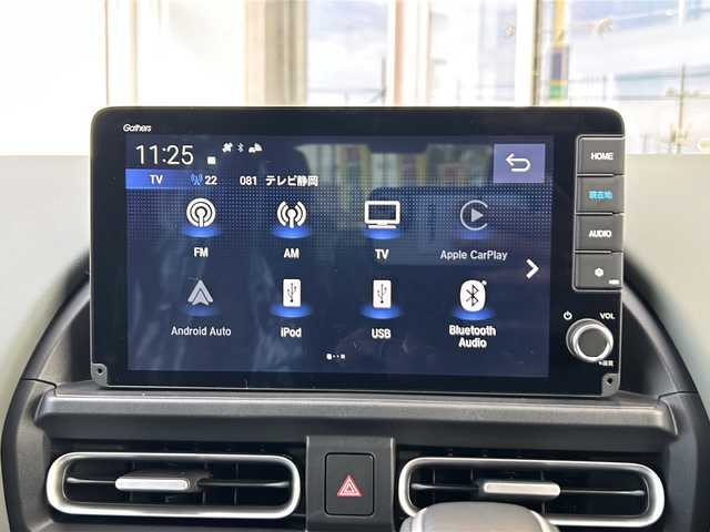 ホンダ フリード ハイブリット e:HEV クロスター 静岡県 2025(令7)年 0.1千km プラチナホワイトパール 純正ナビ/AM/FM/フルセグTV/Apple Carplay/Andoroid Auto/ipod/USB/Bluetooth/主要装備　/・両側パワースライドドア　/・コーナーセンサー　/・ＢＳＭ　/・シートヒーター　/・バックカメラ　/・レーダークルーズコントロール　/・スマートキー　/・ハーフレザーシート　/・スペアキー　/・レーンキープ　/・ＳＯＳコール/・LEDヘッドライト/・横滑り防止装置/・衝突軽減システム/・ウォークスルー/・3列シート/・オートライト/・プッシュスタート/・純正アルミホイール