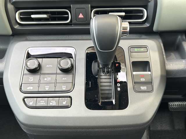 ホンダ フリード ハイブリット e:HEV クロスター 静岡県 2025(令7)年 0.1千km プラチナホワイトパール 純正ナビ/AM/FM/フルセグTV/Apple Carplay/Andoroid Auto/ipod/USB/Bluetooth/主要装備　/・両側パワースライドドア　/・コーナーセンサー　/・ＢＳＭ　/・シートヒーター　/・バックカメラ　/・レーダークルーズコントロール　/・スマートキー　/・ハーフレザーシート　/・スペアキー　/・レーンキープ　/・ＳＯＳコール/・LEDヘッドライト/・横滑り防止装置/・衝突軽減システム/・ウォークスルー/・3列シート/・オートライト/・プッシュスタート/・純正アルミホイール