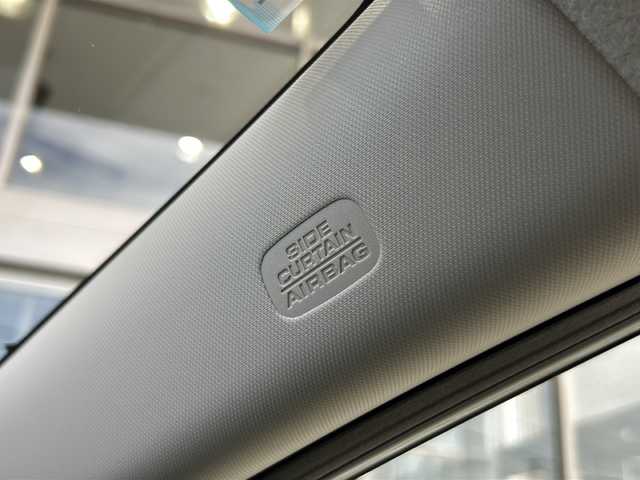 ホンダ フリード ハイブリット e:HEV クロスター 静岡県 2025(令7)年 0.1千km プラチナホワイトパール 純正ナビ/AM/FM/フルセグTV/Apple Carplay/Andoroid Auto/ipod/USB/Bluetooth/主要装備　/・両側パワースライドドア　/・コーナーセンサー　/・ＢＳＭ　/・シートヒーター　/・バックカメラ　/・レーダークルーズコントロール　/・スマートキー　/・ハーフレザーシート　/・スペアキー　/・レーンキープ　/・ＳＯＳコール/・LEDヘッドライト/・横滑り防止装置/・衝突軽減システム/・ウォークスルー/・3列シート/・オートライト/・プッシュスタート/・純正アルミホイール