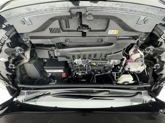 トヨタ ヴォクシー S－G 滋賀県 2022(令4)年 1.4万km アティチュードブラックマイカ 純正10.5インチナビ/【Bluetooth/CD/DVD/フルセグTV/USB/HDMI/Miracast】/両側パワースライドドア/二列目左側リフトアップチルトシート/純正フリップダウンモニター/バックカメラ/ハーフレザーシート/レーダークルーズコントロール/レーンキープアシスト/プリクラッシュセーフティ/LEDヘッドライト/オートマチックハイビーム/ビルトインETC2.0/電動パーキングブレーキ/オートブレーキホールド/純正フロアマット/プッシュスタート/スマートキー/ステアリングリモコン