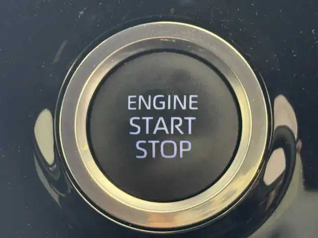 トヨタ ヴォクシー S－G 滋賀県 2022(令4)年 1.4万km アティチュードブラックマイカ 純正10.5インチナビ/【Bluetooth/CD/DVD/フルセグTV/USB/HDMI/Miracast】/両側パワースライドドア/二列目左側リフトアップチルトシート/純正フリップダウンモニター/バックカメラ/ハーフレザーシート/レーダークルーズコントロール/レーンキープアシスト/プリクラッシュセーフティ/LEDヘッドライト/オートマチックハイビーム/ビルトインETC2.0/電動パーキングブレーキ/オートブレーキホールド/純正フロアマット/プッシュスタート/スマートキー/ステアリングリモコン