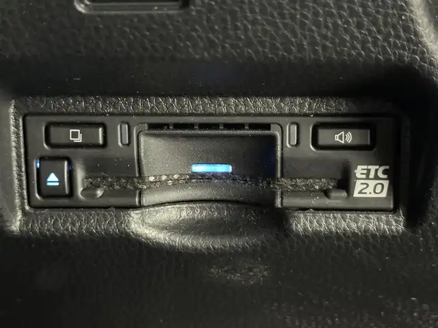 トヨタ ヴォクシー S－G 滋賀県 2022(令4)年 1.4万km アティチュードブラックマイカ 純正10.5インチナビ/【Bluetooth/CD/DVD/フルセグTV/USB/HDMI/Miracast】/両側パワースライドドア/二列目左側リフトアップチルトシート/純正フリップダウンモニター/バックカメラ/ハーフレザーシート/レーダークルーズコントロール/レーンキープアシスト/プリクラッシュセーフティ/LEDヘッドライト/オートマチックハイビーム/ビルトインETC2.0/電動パーキングブレーキ/オートブレーキホールド/純正フロアマット/プッシュスタート/スマートキー/ステアリングリモコン