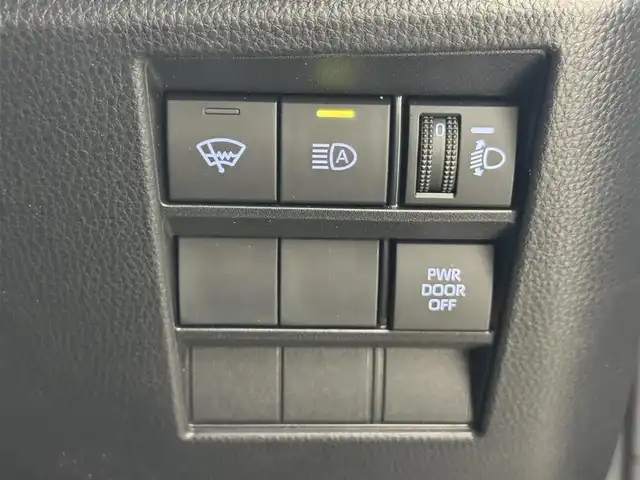 トヨタ ヴォクシー S－G 滋賀県 2022(令4)年 1.4万km アティチュードブラックマイカ 純正10.5インチナビ/【Bluetooth/CD/DVD/フルセグTV/USB/HDMI/Miracast】/両側パワースライドドア/二列目左側リフトアップチルトシート/純正フリップダウンモニター/バックカメラ/ハーフレザーシート/レーダークルーズコントロール/レーンキープアシスト/プリクラッシュセーフティ/LEDヘッドライト/オートマチックハイビーム/ビルトインETC2.0/電動パーキングブレーキ/オートブレーキホールド/純正フロアマット/プッシュスタート/スマートキー/ステアリングリモコン