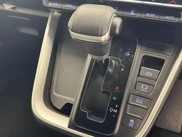 トヨタ ヴォクシー S－G 滋賀県 2022(令4)年 1.4万km アティチュードブラックマイカ 純正10.5インチナビ/【Bluetooth/CD/DVD/フルセグTV/USB/HDMI/Miracast】/両側パワースライドドア/二列目左側リフトアップチルトシート/純正フリップダウンモニター/バックカメラ/ハーフレザーシート/レーダークルーズコントロール/レーンキープアシスト/プリクラッシュセーフティ/LEDヘッドライト/オートマチックハイビーム/ビルトインETC2.0/電動パーキングブレーキ/オートブレーキホールド/純正フロアマット/プッシュスタート/スマートキー/ステアリングリモコン