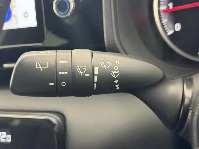 トヨタ ヴォクシー S－G 滋賀県 2022(令4)年 1.4万km アティチュードブラックマイカ 純正10.5インチナビ/【Bluetooth/CD/DVD/フルセグTV/USB/HDMI/Miracast】/両側パワースライドドア/二列目左側リフトアップチルトシート/純正フリップダウンモニター/バックカメラ/ハーフレザーシート/レーダークルーズコントロール/レーンキープアシスト/プリクラッシュセーフティ/LEDヘッドライト/オートマチックハイビーム/ビルトインETC2.0/電動パーキングブレーキ/オートブレーキホールド/純正フロアマット/プッシュスタート/スマートキー/ステアリングリモコン