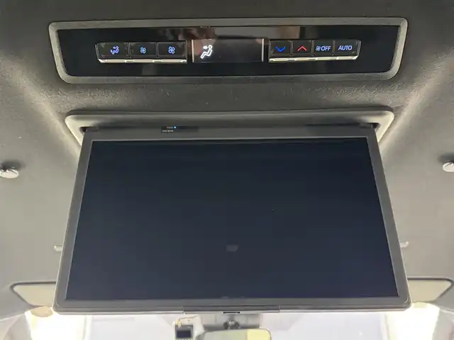 トヨタ ヴォクシー S－G 滋賀県 2022(令4)年 1.4万km アティチュードブラックマイカ 純正10.5インチナビ/【Bluetooth/CD/DVD/フルセグTV/USB/HDMI/Miracast】/両側パワースライドドア/二列目左側リフトアップチルトシート/純正フリップダウンモニター/バックカメラ/ハーフレザーシート/レーダークルーズコントロール/レーンキープアシスト/プリクラッシュセーフティ/LEDヘッドライト/オートマチックハイビーム/ビルトインETC2.0/電動パーキングブレーキ/オートブレーキホールド/純正フロアマット/プッシュスタート/スマートキー/ステアリングリモコン