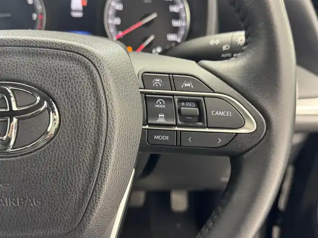 トヨタ ヴォクシー S－G 滋賀県 2022(令4)年 1.4万km アティチュードブラックマイカ 純正10.5インチナビ/【Bluetooth/CD/DVD/フルセグTV/USB/HDMI/Miracast】/両側パワースライドドア/二列目左側リフトアップチルトシート/純正フリップダウンモニター/バックカメラ/ハーフレザーシート/レーダークルーズコントロール/レーンキープアシスト/プリクラッシュセーフティ/LEDヘッドライト/オートマチックハイビーム/ビルトインETC2.0/電動パーキングブレーキ/オートブレーキホールド/純正フロアマット/プッシュスタート/スマートキー/ステアリングリモコン